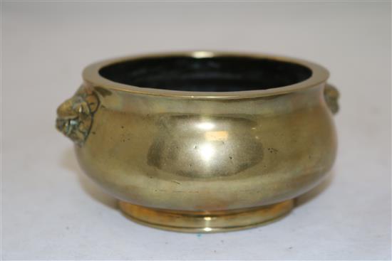 A Chinese bronze gui censer, Xuande mark, 19th century, 12.5cm